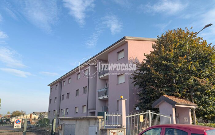 Appartamento quadrilocale in vendita in Piazza Monsignor Angelo Jacomuzzi, Cambiano