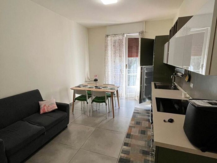 Appartamento trilocale in affitto in Viale Giovanni Suzzani, Niguarda, Milano