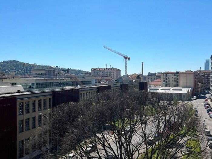 Appartamento trilocale in affitto in Via Madama Cristina, San Salvario Dante, Torino