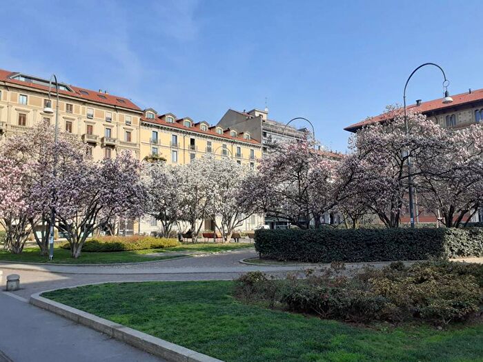 Appartamento con 5 locali in affitto in Via Mario Pagano, Pagano, Milano