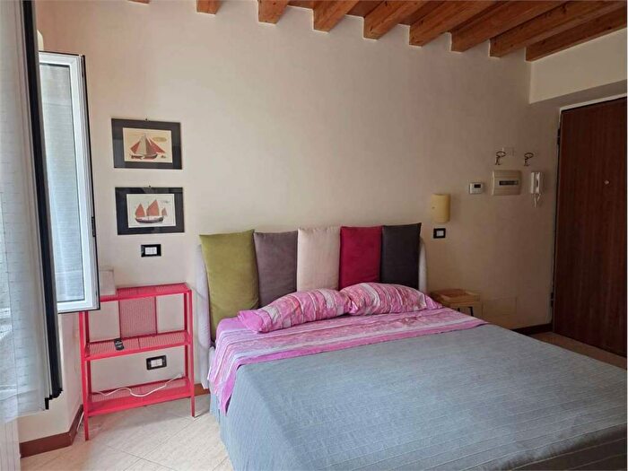 Appartamento bilocale in affitto in Via Adamo Centurione, Lagaccio, Genova