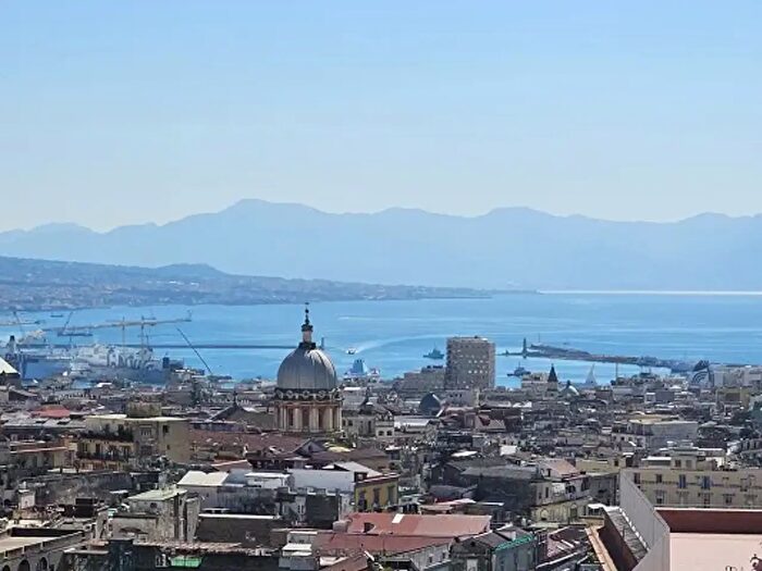 Appartamento con 10 locali in vendita in Corso Vittorio Emanuele, Napoli