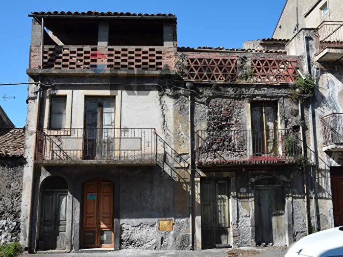 Casa con 6 locali in vendita in Via G Bonaventura, Randazzo