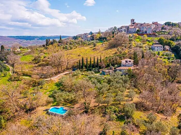 Casa con 6 locali in vendita in Via della Vittoria, Baschi