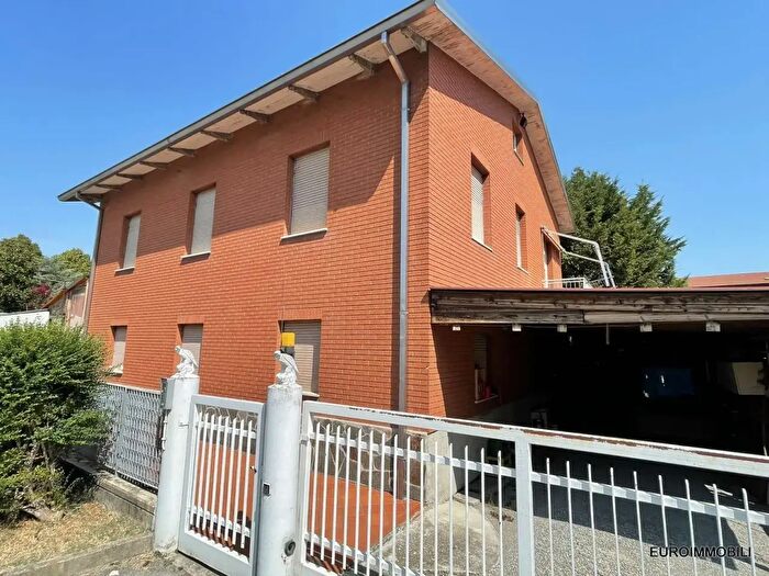 Casa con 8 locali in vendita in Via Quattro Novembre, Traversetolo