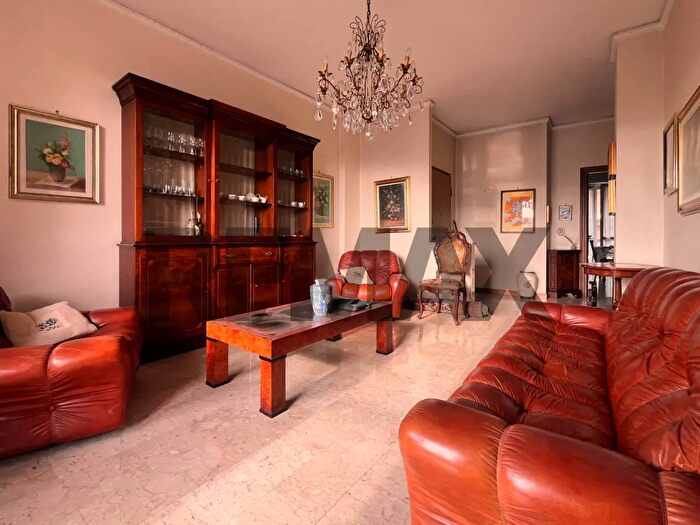 Appartamento trilocale in vendita in Via Luigi Luzzatti, Torino