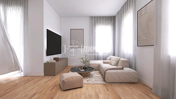 Appartamento trilocale in vendita in Via Costa, Saronno