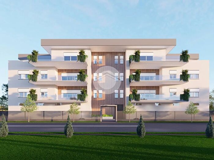 Appartamento con 14 locali in vendita in Via Carlo Pisacane, Magenta