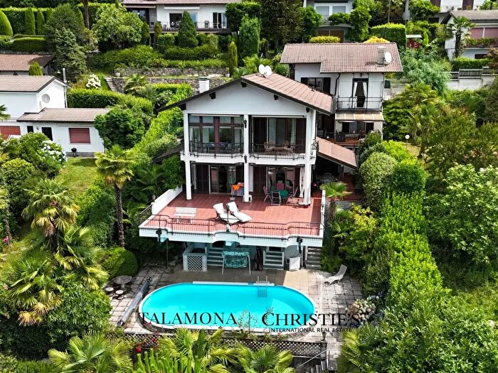 Appartamento con 6 locali in vendita in Dumenza