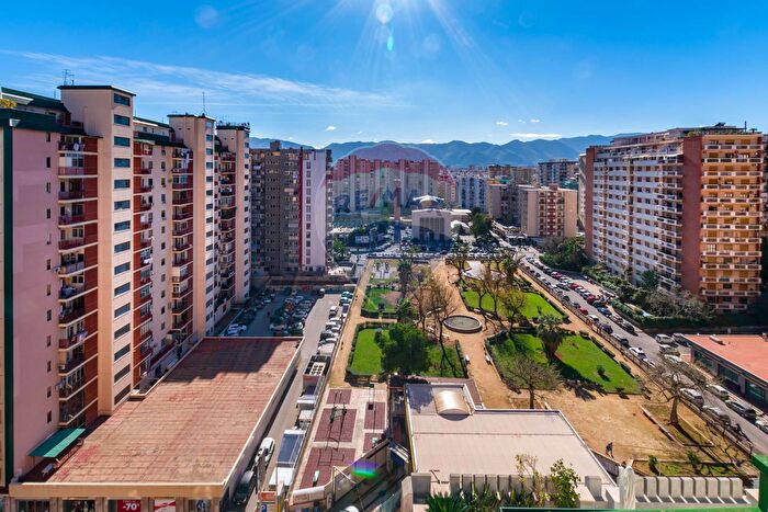 Appartamento con 6 locali in vendita in Via Leonardo da Vinci, Palermo