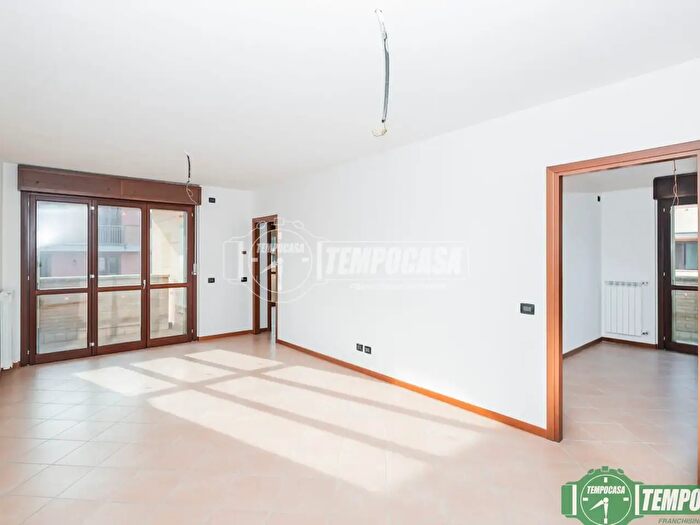 Appartamento trilocale in vendita in Via Papa Giovanni Paolo II, Casaletto Lodigiano