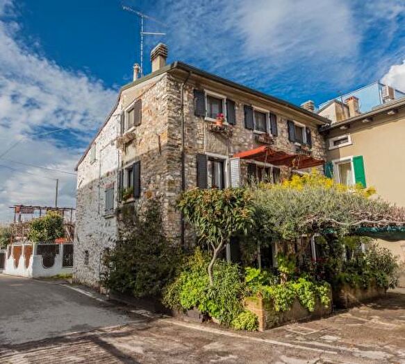 Casa con 5 locali in vendita in Via Giuseppe Parini, Peschiera Del Garda