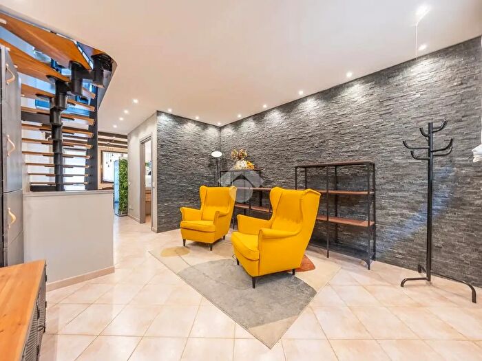 Casa con 6 locali in vendita in Via Francesco Vitalini, Roma