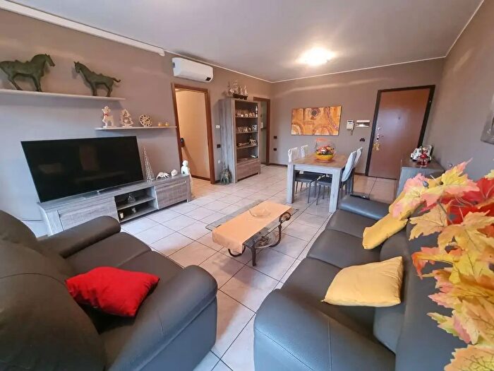 Appartamento trilocale in vendita in Via Monte Sabotino, Limbiate