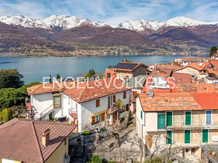Casa trilocale in vendita in Località Olgiasca, Colico
