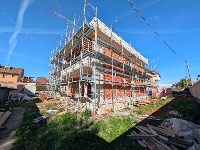 Casa quadrilocale in vendita in Via Milano, Grezzago