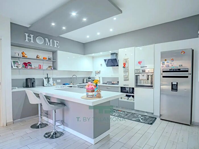Appartamento trilocale in vendita in Via Bernardino Luini, Luino