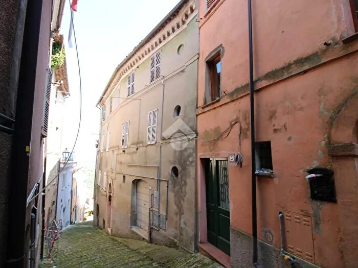 Casa con 11 locali in vendita in Vicolo del Pozzo, Fermo