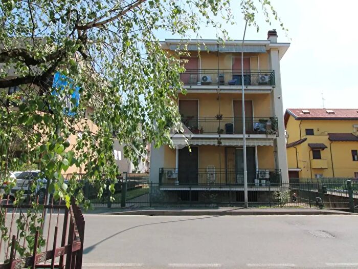 Appartamento bilocale in vendita in Via Giuseppe Parini, Arcore