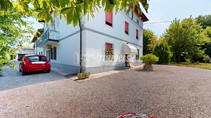 Casa con 7 locali in vendita in Carpi