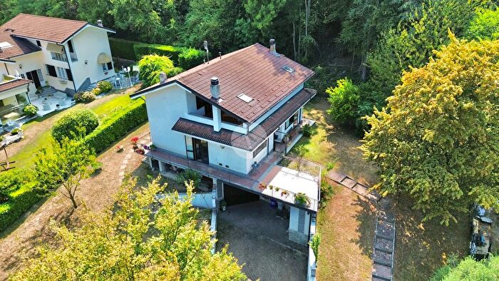 Casa con 6 locali in vendita in Viale dei Tigli, Avigliana