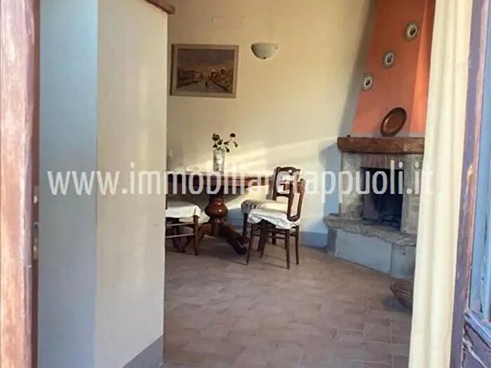 Appartamento con 7 locali in vendita in Lucignano