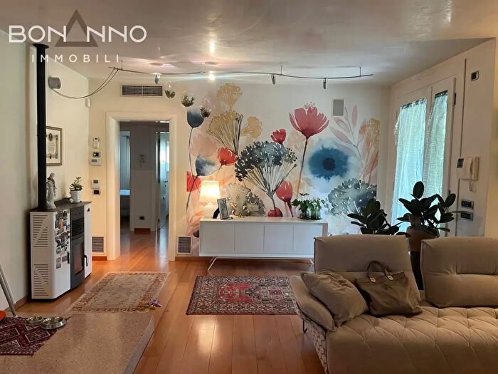 Casa con 7 locali in vendita in Via Monte Grappa, Istrana