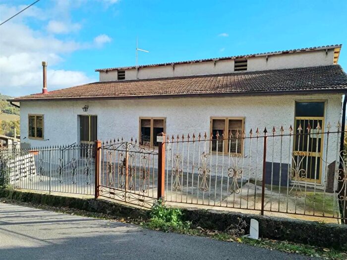 Casa con 5 locali in vendita in Via Cerro, Santa Paolina