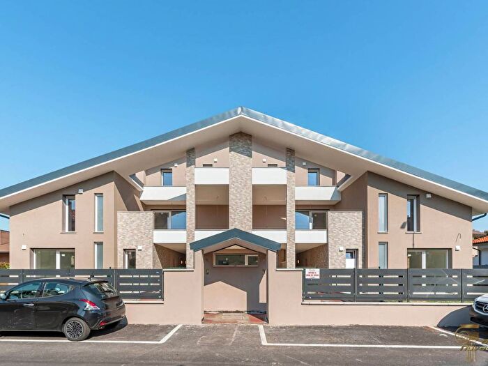 Casa trilocale in vendita in Via Ortigara, Origgio