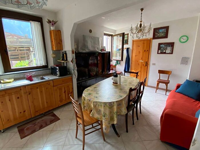 Casa trilocale in vendita in Via Casenda Samolaco, Samolaco