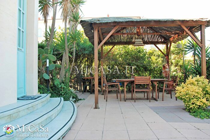 Appartamento trilocale in vendita in Viale del Tirreno, Pisa