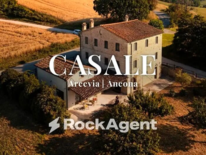 Casa con 6 locali in vendita in Frazione Costa, Arcevia