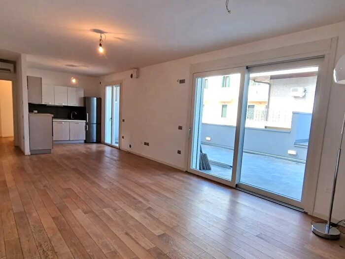 Appartamento quadrilocale in vendita in Via Venticinque Aprile, Cadoneghe