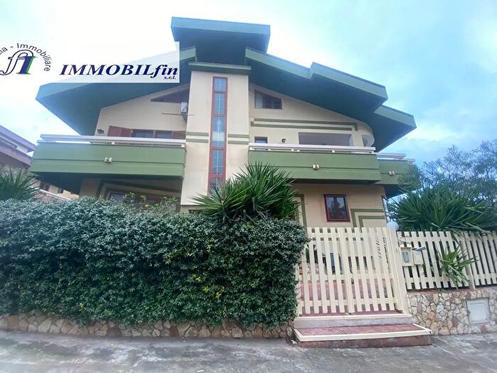 Appartamento con 6 locali in vendita in Via delle Alpi, Villabate