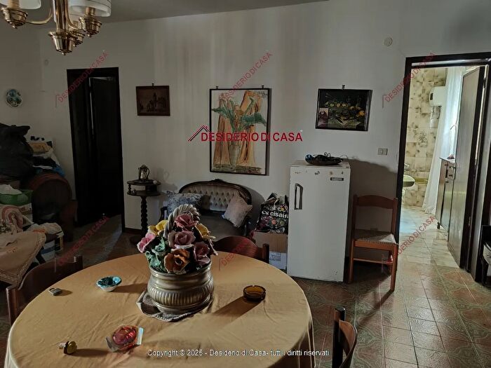 Casa con 6 locali in vendita in Piana Degli Albanesi