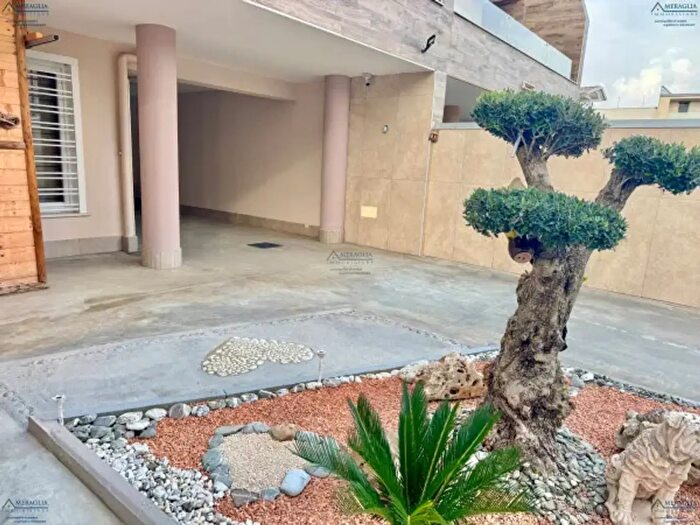 Casa con 5 locali in vendita in Via della Repubblica, Parete
