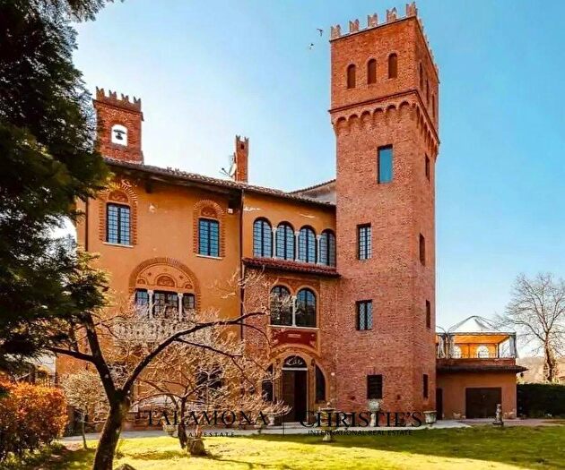 Casa con 17 locali in vendita in Cavallirio