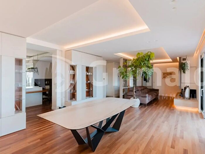 Appartamento con 9 locali in vendita in Via Sondrio, Gallipoli