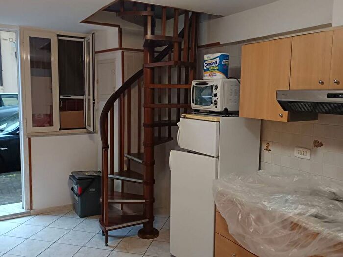 Appartamento monolocale in affitto in Via Antonio Sacchini, Vomero, Napoli