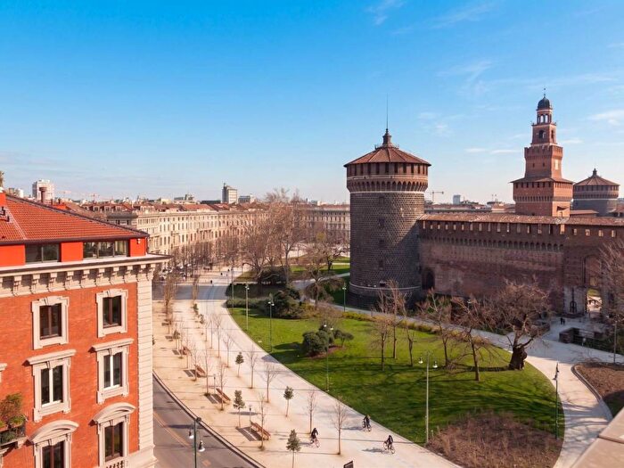 Casa quadrilocale in affitto in Piazza Castello, Cadorna Castello, Milano