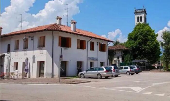 Casa monolocale in vendita in Piazza Giulio Cesare, Montereale Valcellina