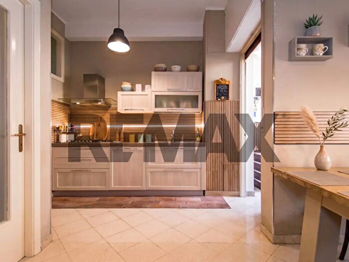 Appartamento quadrilocale in affitto in Via Emanuele Notarbartolo a, Palermo