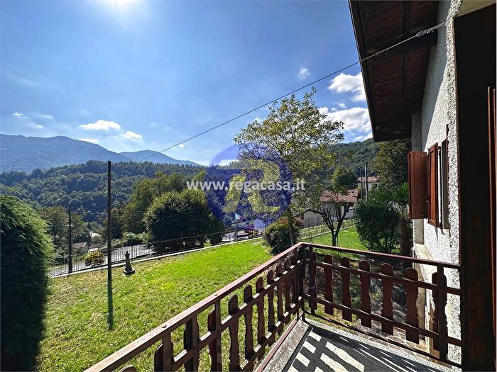 Casa con 5 locali in vendita in Taleggio