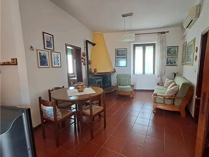 Casa con 7 locali in vendita in Cuglieri
