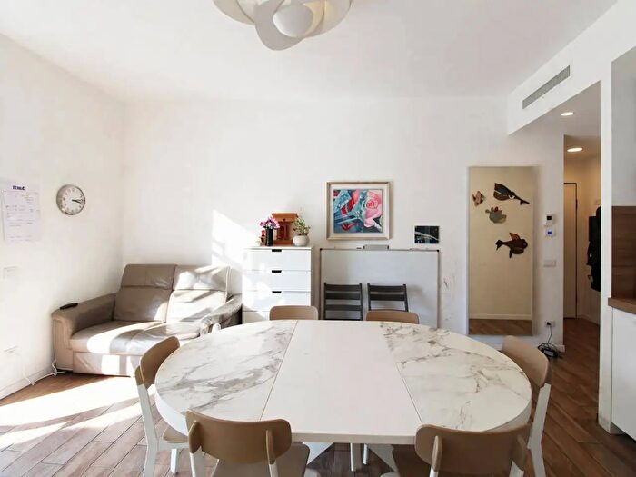 Appartamento trilocale in vendita in Via Rovigno, Milano
