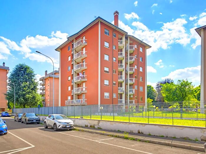 Appartamento trilocale in vendita in Via De Leva, Bollate
