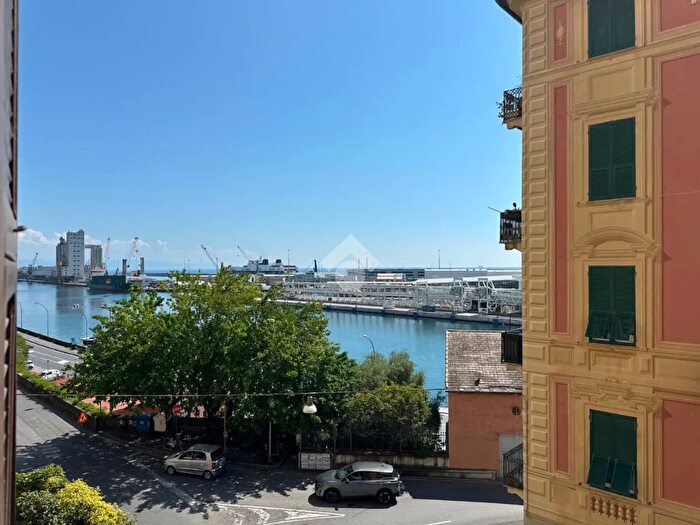Appartamento con 7 locali in vendita in Via Famagosta, Savona