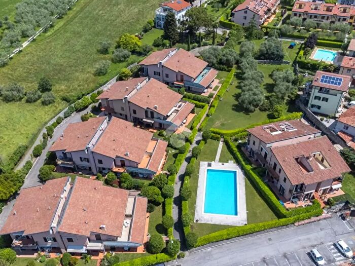 Appartamento trilocale in vendita in Via Monte Baldo, Garda