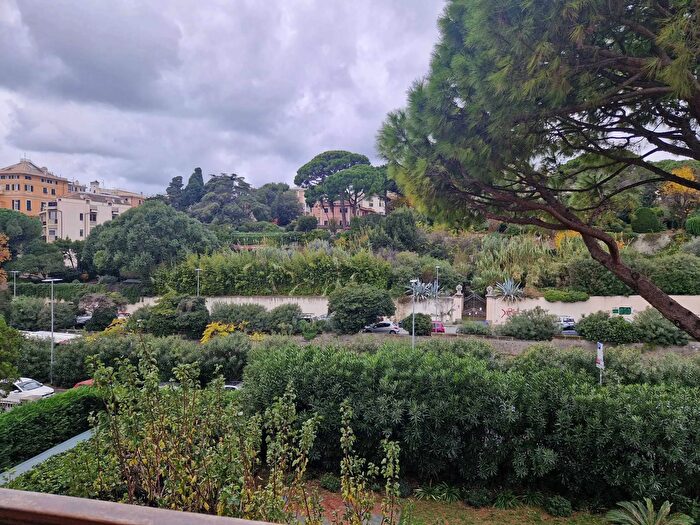 Appartamento con 7 locali in affitto in Via Liri, Genova