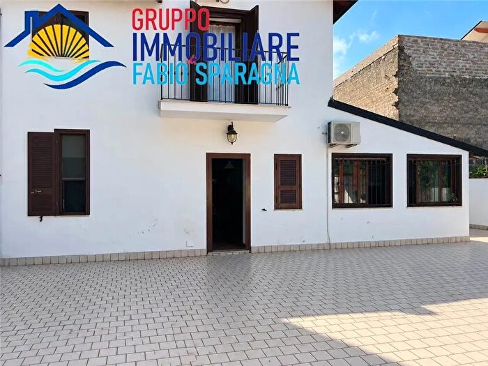 Casa quadrilocale in vendita in Via Caserta, Cellole